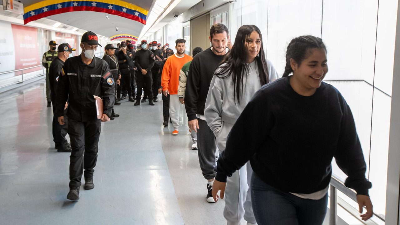 Panamá inicia vuelos directos de deportación a Venezuela