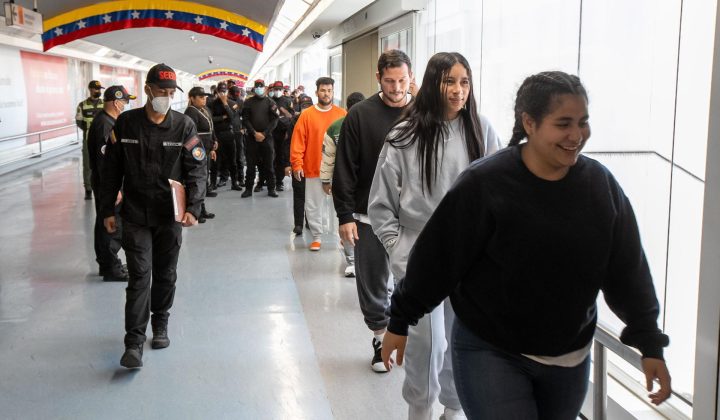 Panamá inicia vuelos directos de deportación a Venezuela