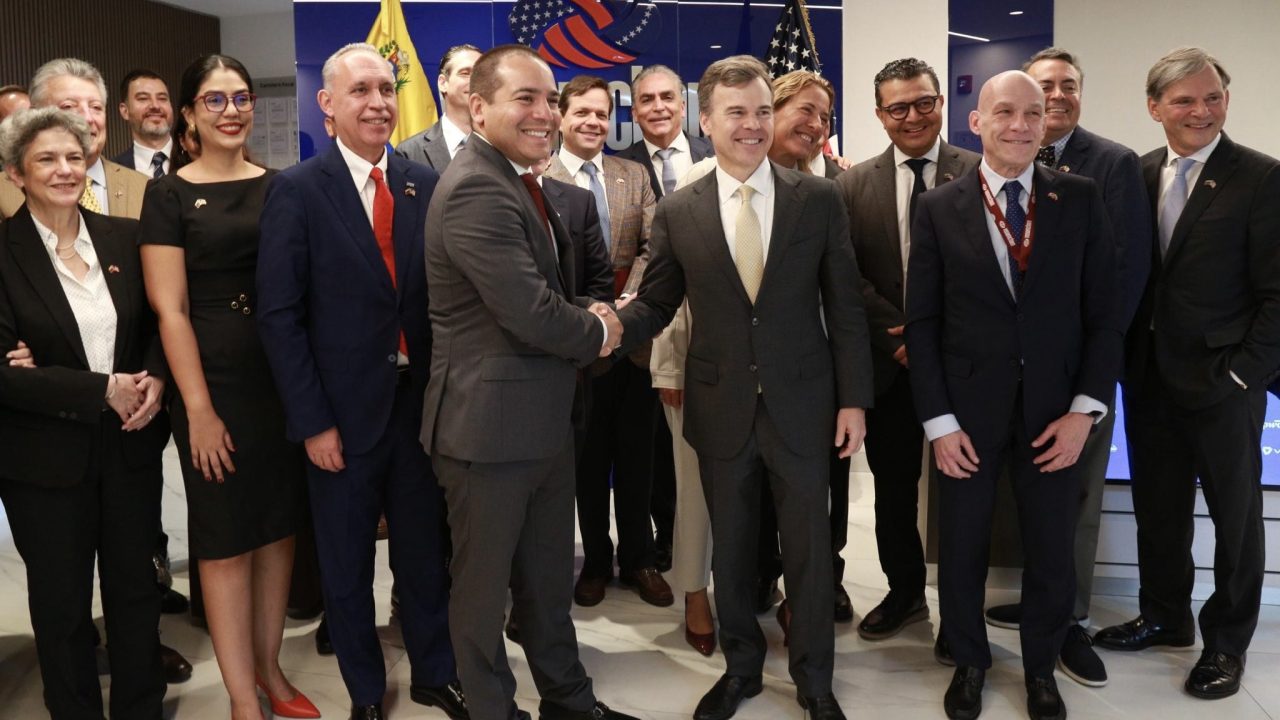 John Barrett en Caracas: ¿Normalización o fiscalización del plan de tres fases de EEUU?