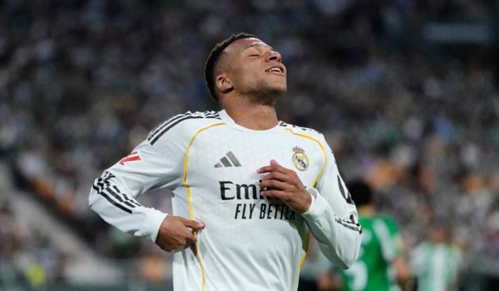 Mbappé genera controversia en el Real Madrid tras ser visto de vacaciones mientras el equipo jugaba