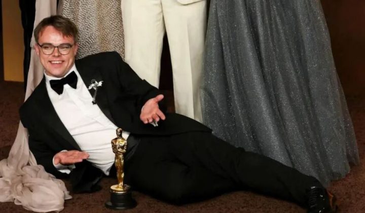 Encuentran el Oscar del director de documental crítico con Putin tras extravío en aeropuerto