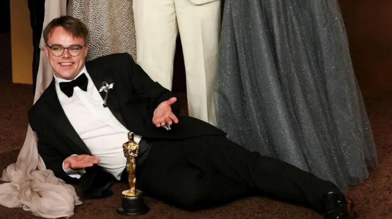 Encuentran el Oscar del director de documental crítico con Putin tras extravío en aeropuerto