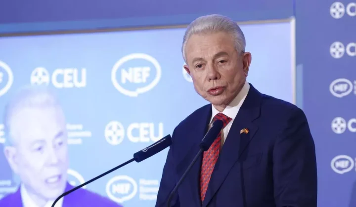 Embajador de EE.UU. en España vincula guerra en Irán con la dilación de la transición venezolana