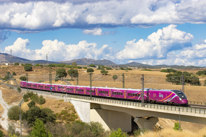 El AVE «directo» Vigo-Madrid genera controversia: ¿más lento y con más madrugones?