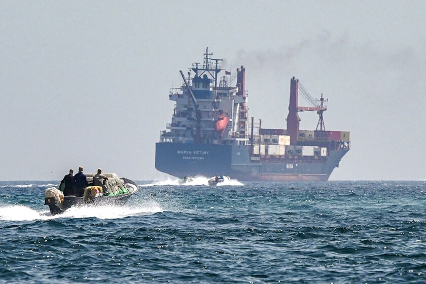 EEUU planea guiar a los buques atrapados en el estrecho de Ormuz sin escoltas navales directas