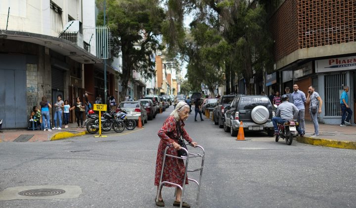 Adultos Mayores en Venezuela: Entre el Hambre, las Enfermedades y el Abandono Estatal