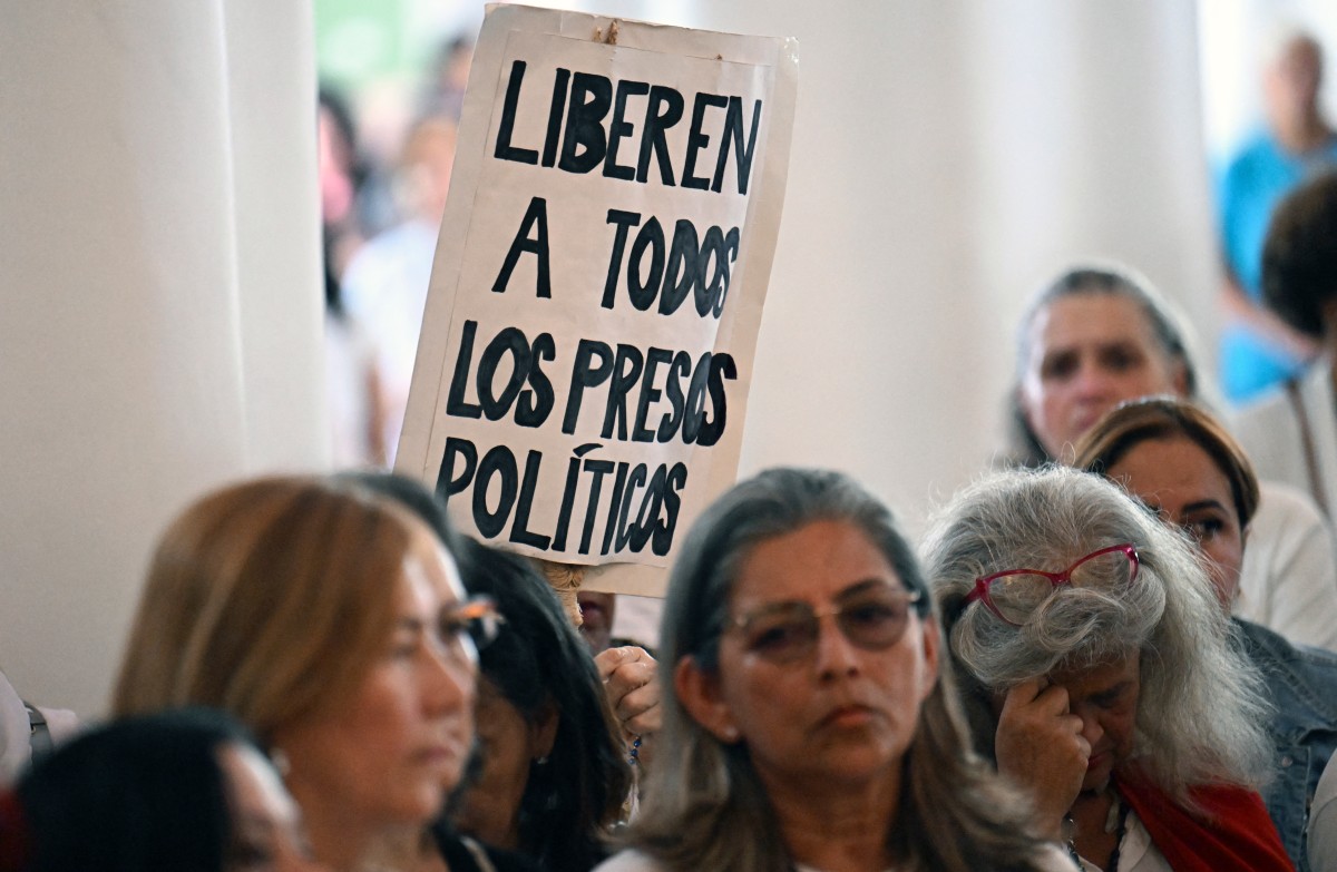 Familiares preocupados buscando información sobre detenidos en Venezuela