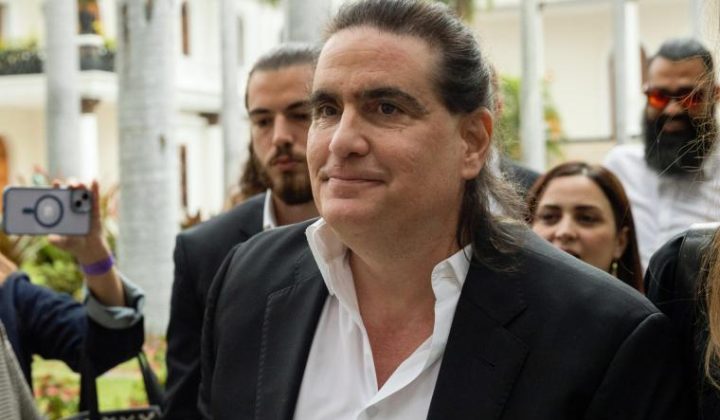 Reacciones tras la entrega de Alex Saab a EE. UU.: Acusaciones de corrupción y cuestionamientos sobre su nacionalidad
