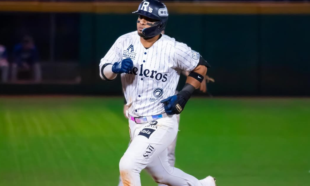 Ángel Reyes logra su jonrón número 100 en la Liga Mexicana de Beisbol