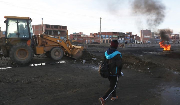 Migrantes venezolanos y colombianos varados en Bolivia por protestas