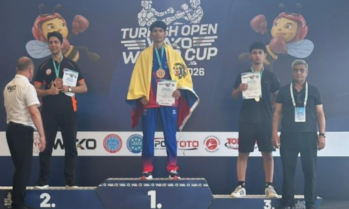 Guillermo Cobo y Raúl García brillan con oro, plata y bronce en Copa Mundial de Kickboxing WAKO