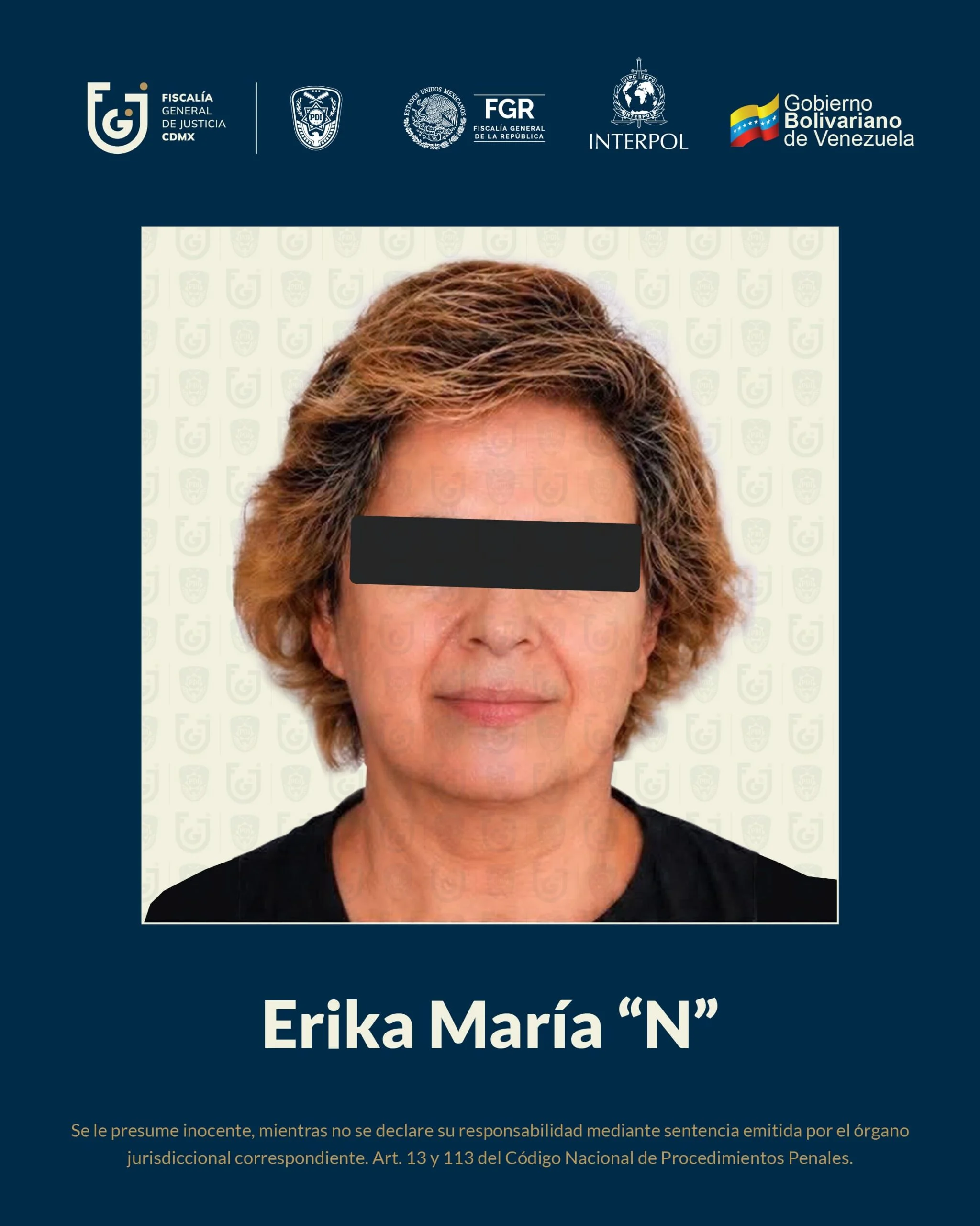 Mujer siendo escoltada por agentes policiales, representando la detención de Érika María Herrera
