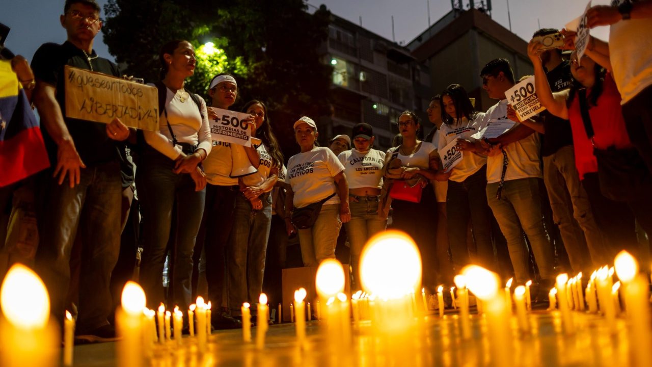 Venezolanos exigen la liberación de presos políticos en concentración convocada por María Corina Machado