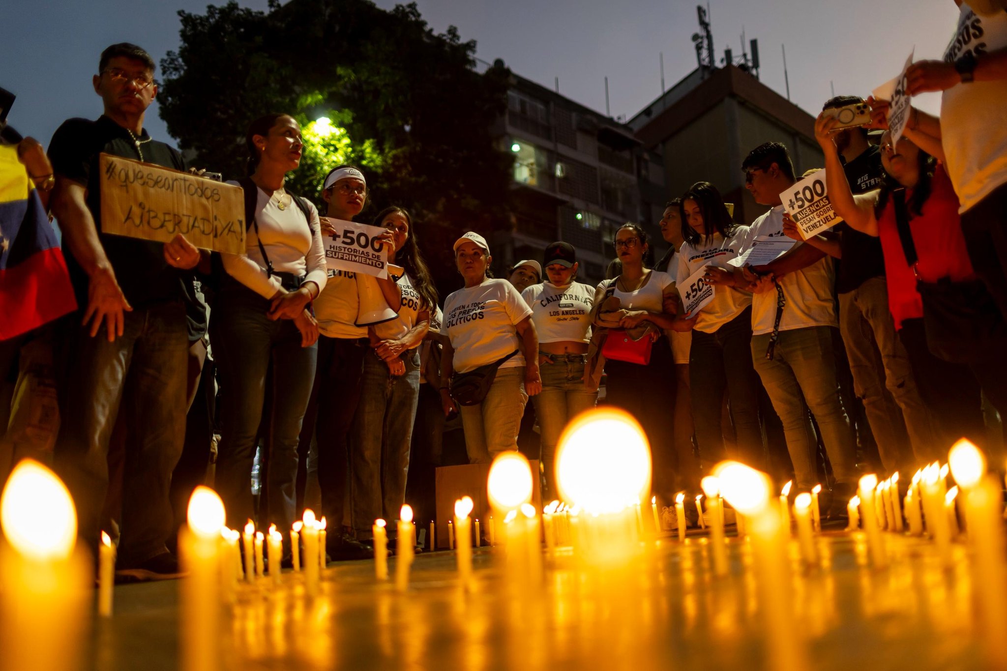 Manifestantes en Caracas exigiendo la liberación de presos políticos.