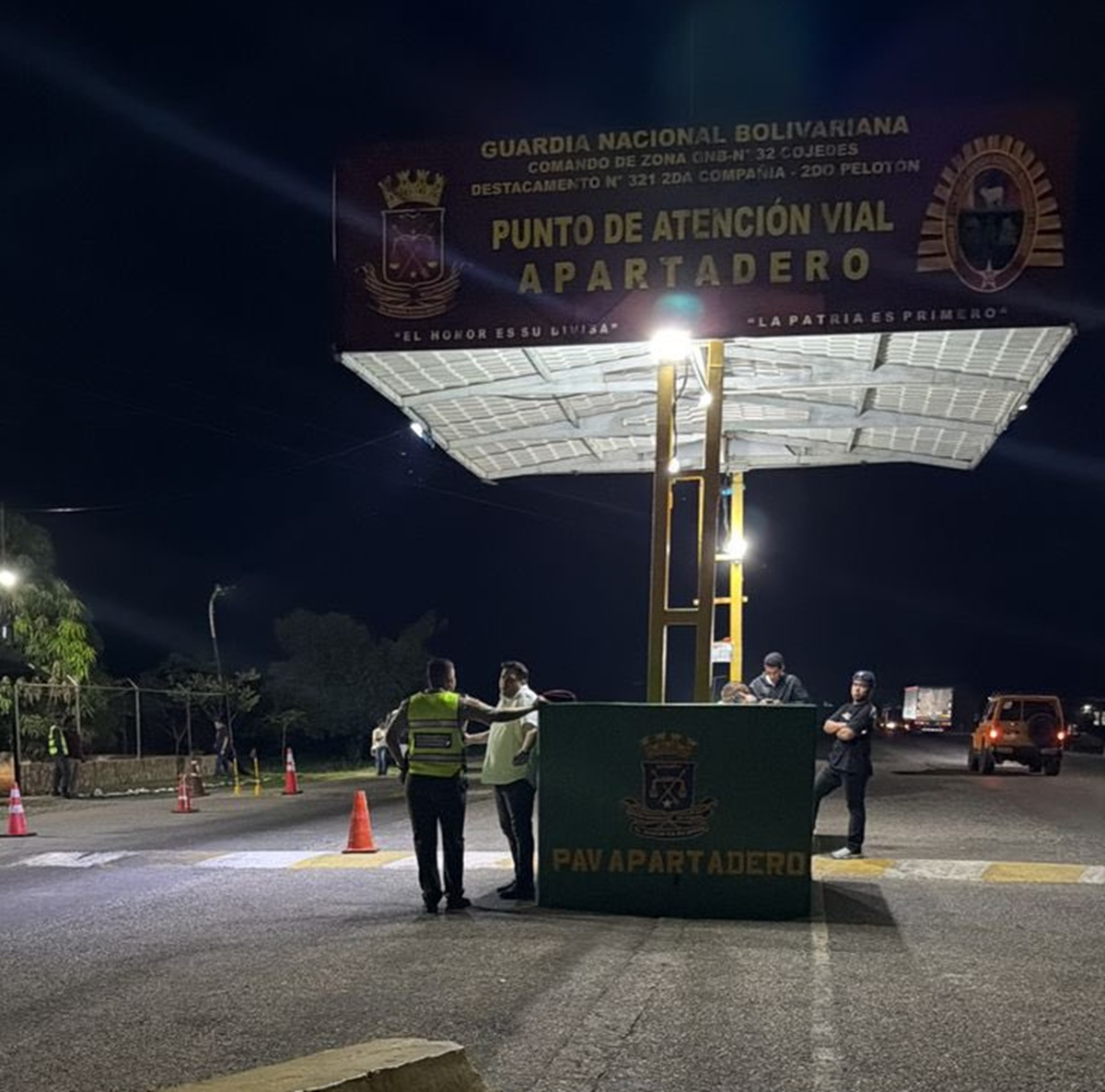 Funcionarios de la Guardia Nacional Bolivariana en una alcabala en Venezuela.