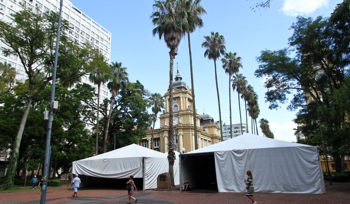 Crisis educativa fuerza a madres a enseñar en casa para evitar rezago académico de sus hijos