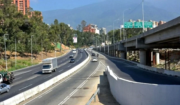 Anuncian cierres nocturnos en la autopista Valle-Coche por dos meses debido a trabajos viales