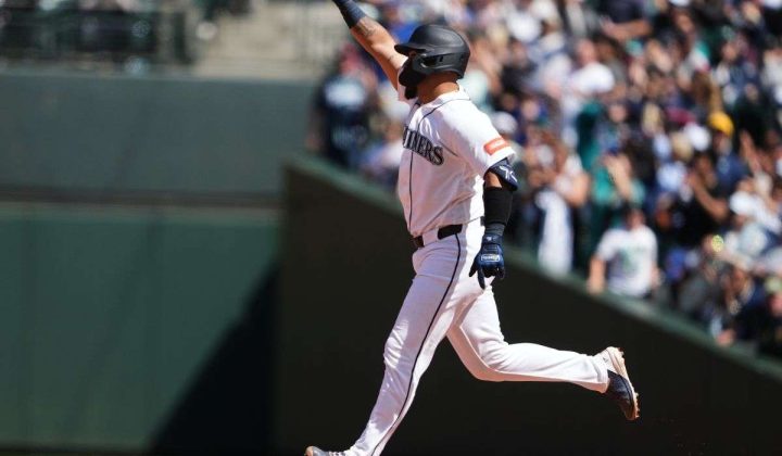 Jhonny Pereda conecta su primer jonrón en las Grandes Ligas con los Marineros