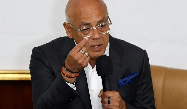 Jorge Rodríguez ordena citar a inversionistas turcos por precios del cemento en Trujillo