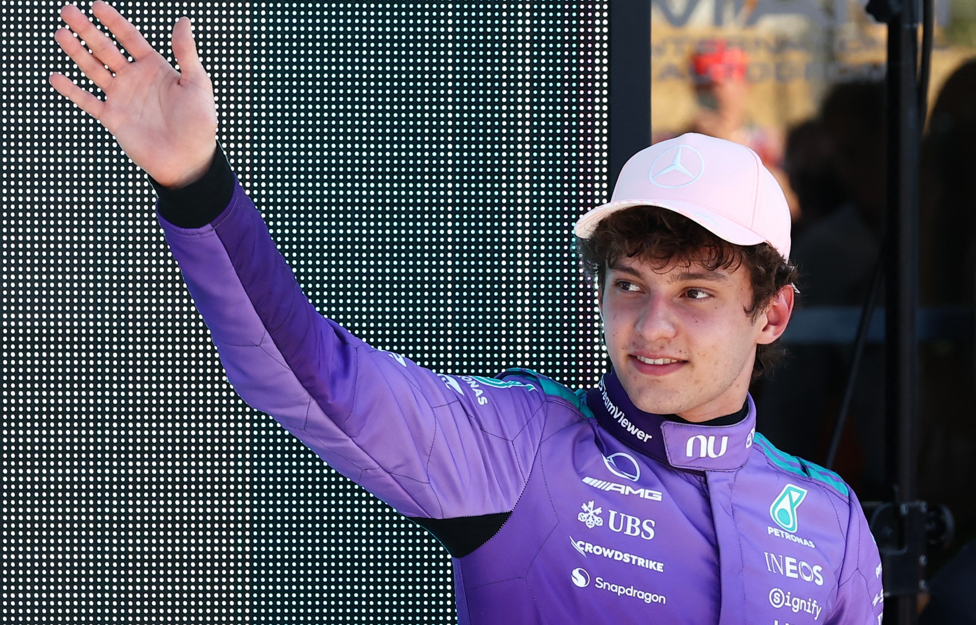 Kimi Antonelli celebra su pole position en el Gran Premio de Miami de Fórmula 1.