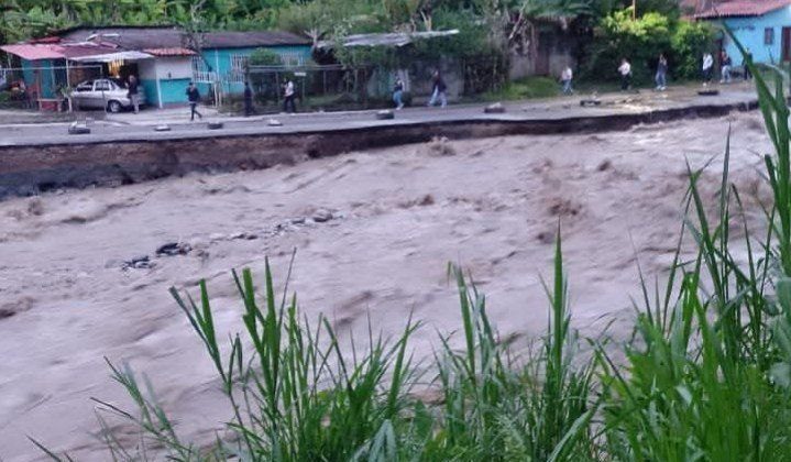Fuertes lluvias causan estragos en Mérida y afectan vías clave