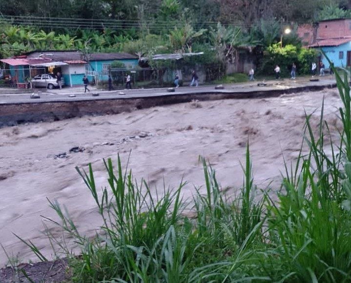 Fuertes lluvias causan estragos en Mérida y afectan vías clave