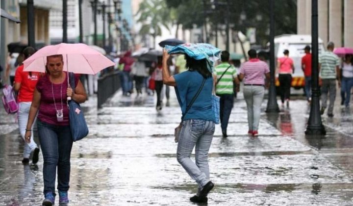 Inameh alerta sobre la llegada de tres ondas tropicales a Venezuela en mayo