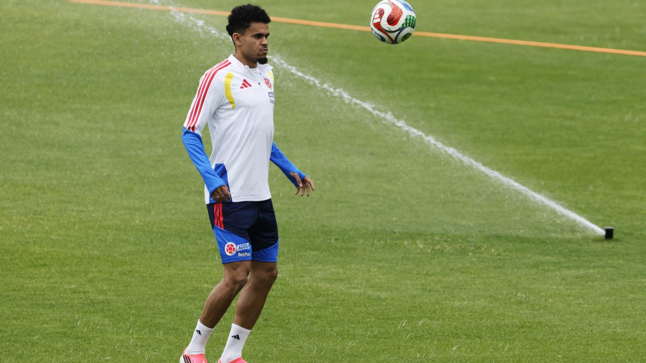 La Selección Colombia se prepara para su participación en el Mundial de Norteamérica 2026, y una de sus figuras más prominentes, Luis Díaz,