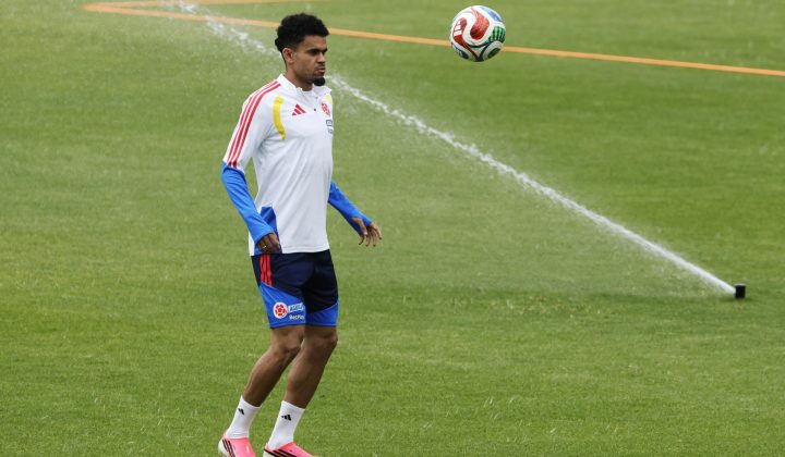 La Selección Colombia se prepara para su participación en el Mundial de Norteamérica 2026, y una de sus figuras más prominentes, Luis Díaz,