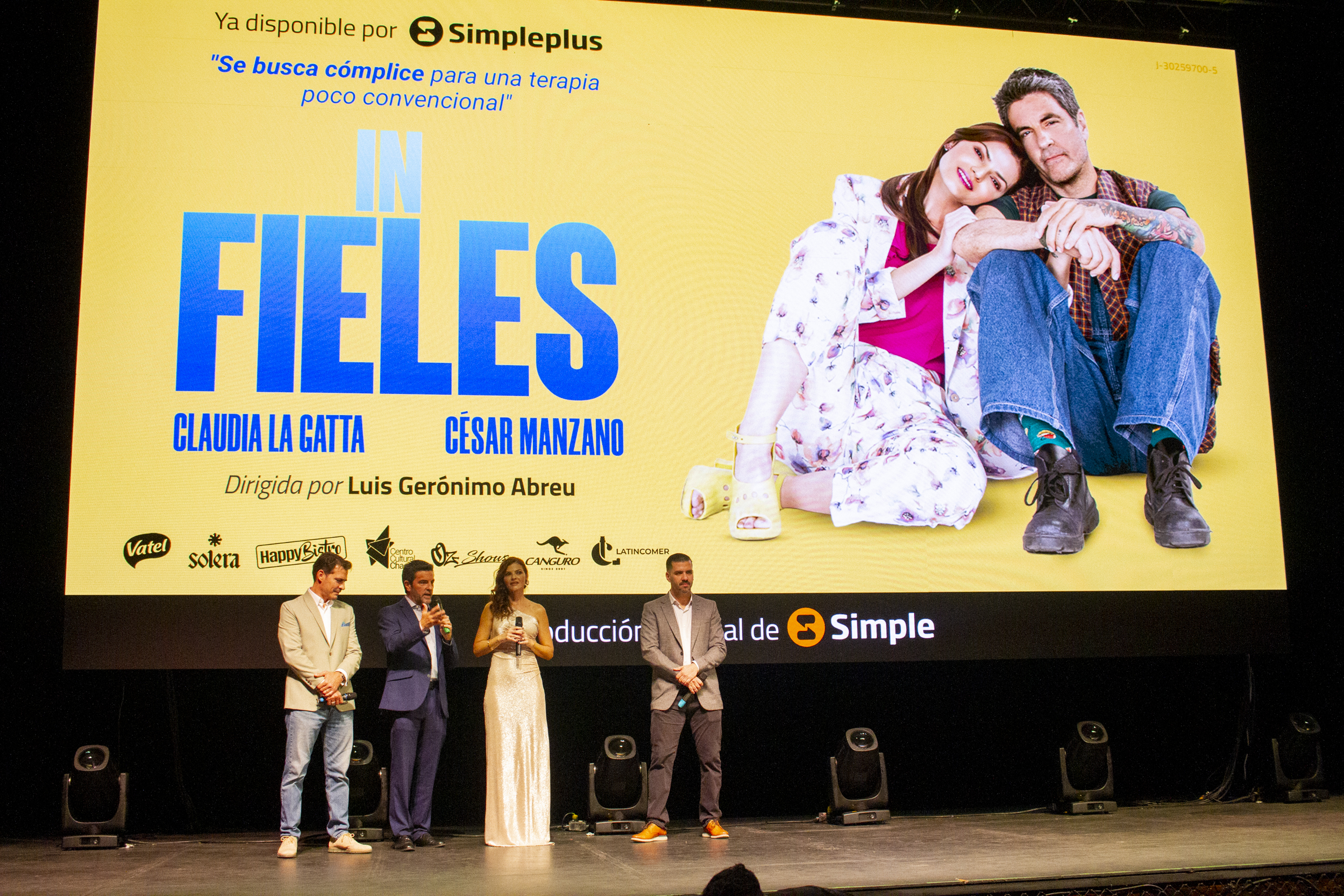Actores Claudia La Gatta y César Manzano en una escena de la miniserie "Infieles".