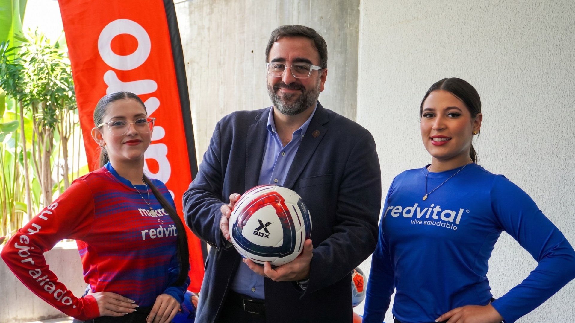 Un grupo de niños y adolescentes participando en un entrenamiento de fútbol organizado por el Campus Real 2026 en Venezuela.