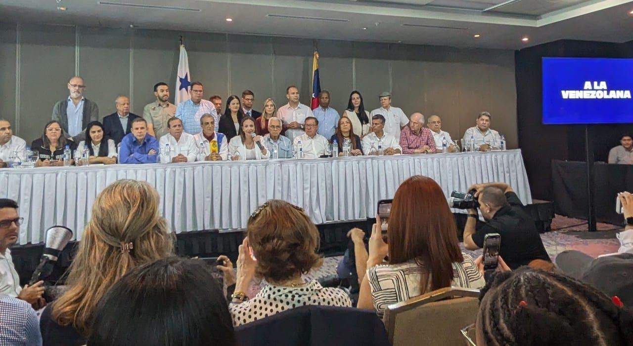 Oposición venezolana redefine estrategia en cumbre en Panamá