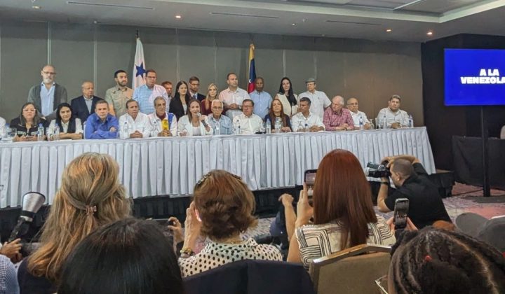 Oposición venezolana redefine estrategia en cumbre en Panamá
