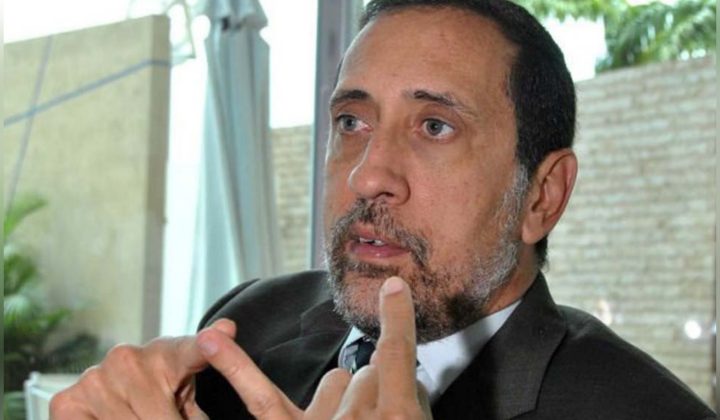 José Guerra regresa a Venezuela tras siete años de exilio