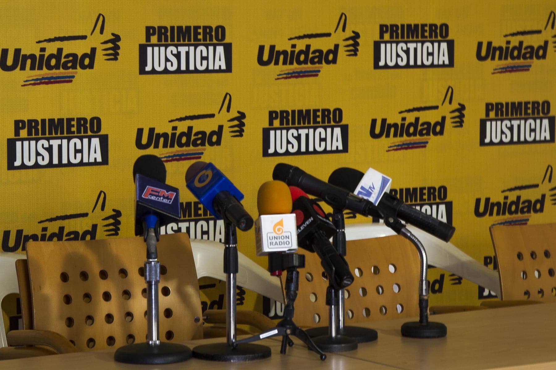 Miembros del partido Primero Justicia durante una rueda de prensa en Venezuela.