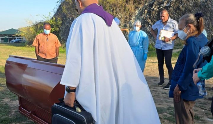 Familiares despidieron a Víctor Hugo Quero Navas en el Cementerio del Este tras reconocimiento de sus restos