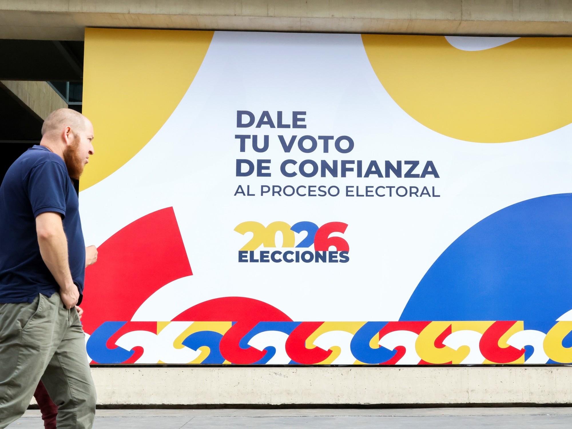 Presidente de Colombia Gustavo Petro votando en las elecciones presidenciales en Bogotá.