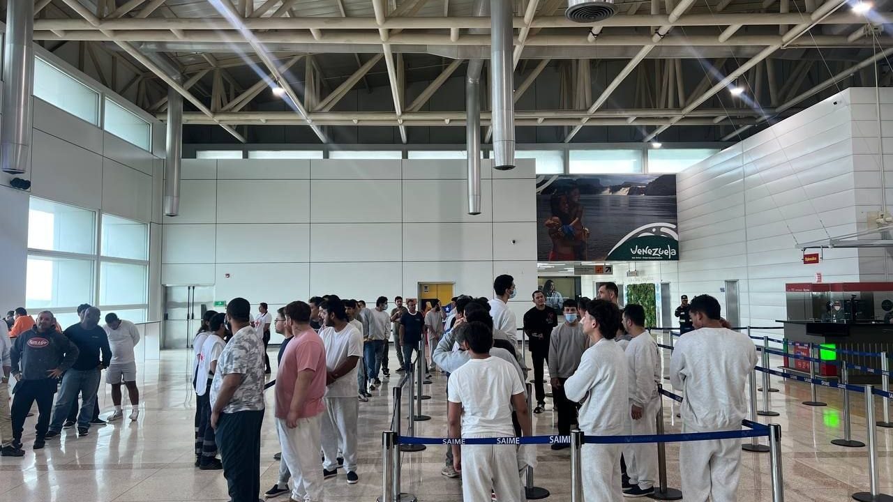 Regresan a Venezuela 131 venezolanos desde Estados Unidos en vuelo de repatriación