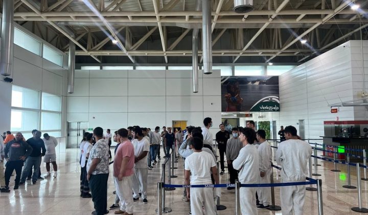 Regresan a Venezuela 131 venezolanos desde Estados Unidos en vuelo de repatriación