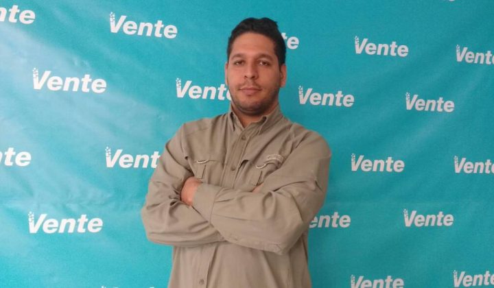 Activista Ángel León Retenido Horas Tras Regresar a Venezuela del Exilio