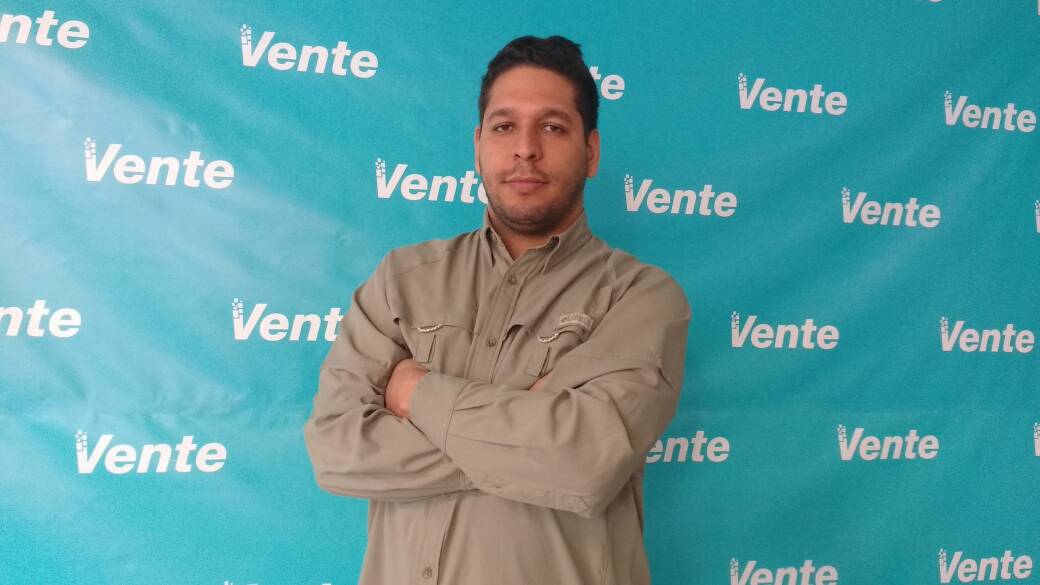 Activista Ángel León Retenido Horas Tras Regresar a Venezuela del Exilio
