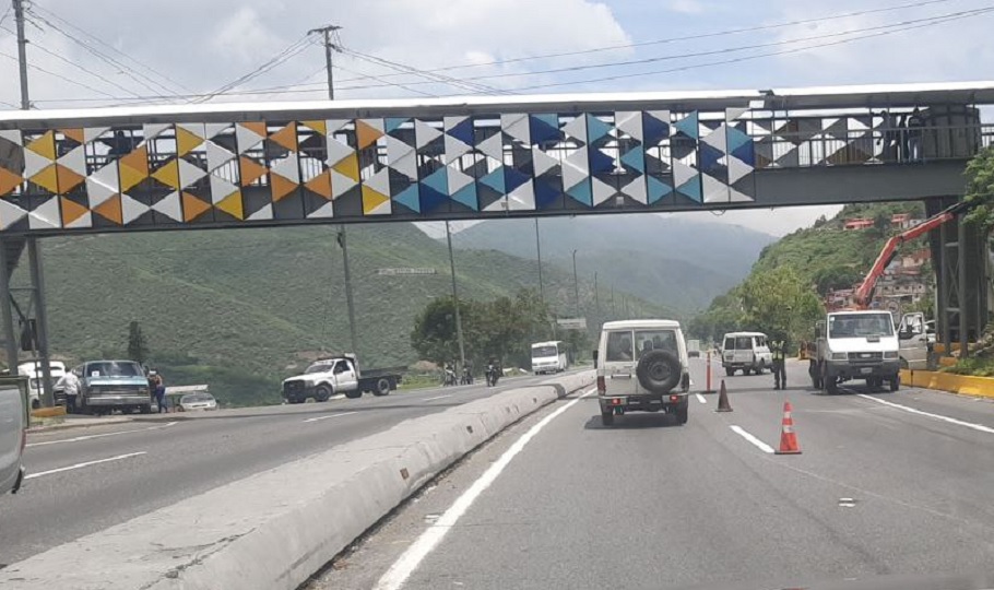Anuncian cierre parcial de la Autopista Caracas-La Guaira el 14 y 15 de mayo por trabajos de remoción de roca