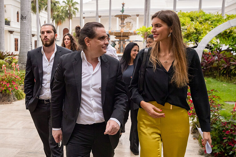 Camilla Fabri deja Venezuela para regresar a Italia tras extradición de Álex Saab