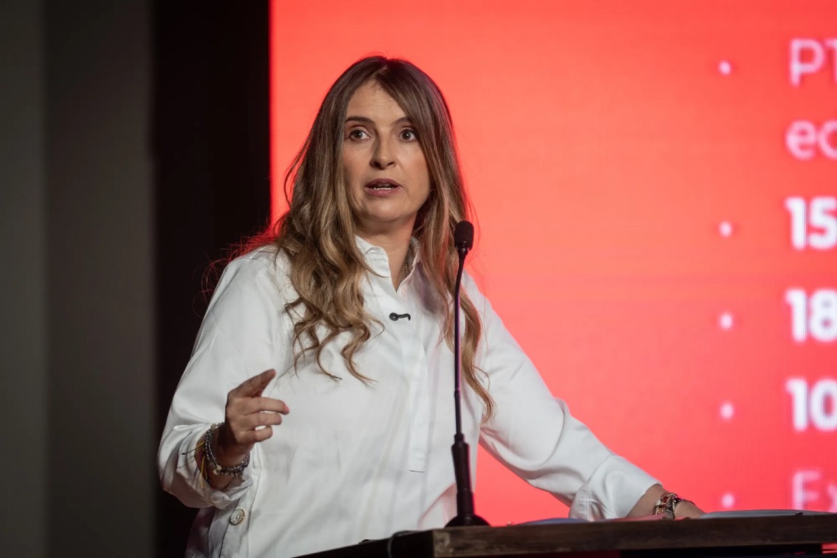 Paloma Valencia, candidata a la presidencia de Colombia, durante una intervención pública.