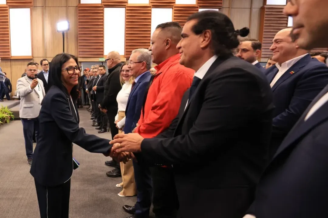 Delcy Rodríguez elimina tuits que la vinculaban con Álex Saab tras su deportación a EE. UU.