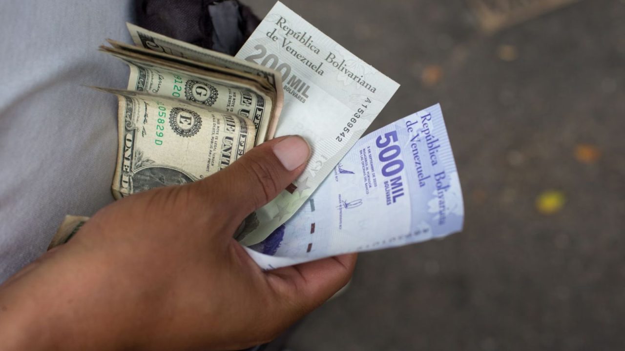 Mayoría de venezolanos percibe la situación económica como «mala», según estudio de Latam Pulse