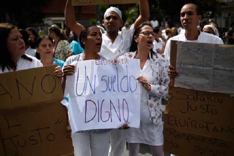 Enfermeros convocan a jornada de protesta nacional por salarios de 246 bolívares