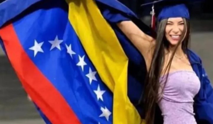 Joven venezolana se hace viral por ondear bandera de Venezuela en su toga de graduación en EE. UU.