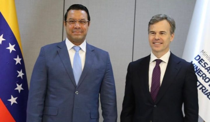 El encargado de negocios de Estados Unidos en Venezuela, John Barrett, sostuvo una reunión de alto nivel con el ministro de Desarrollo Miner
