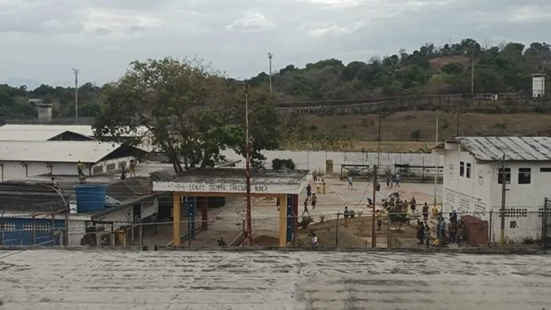 OVP denuncia un mes de silencio oficial sobre presos heridos de bala tras motín en Yare III